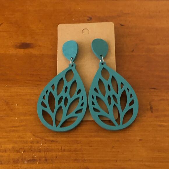 Bohemian Lightweight Wooden Filigree Laser Cut Tear Drop Green Earrings - Picture 4 of 10